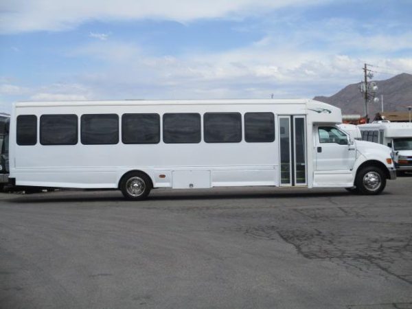 2011 Starcraft XLT Shuttle Bus S29221 - Image 7