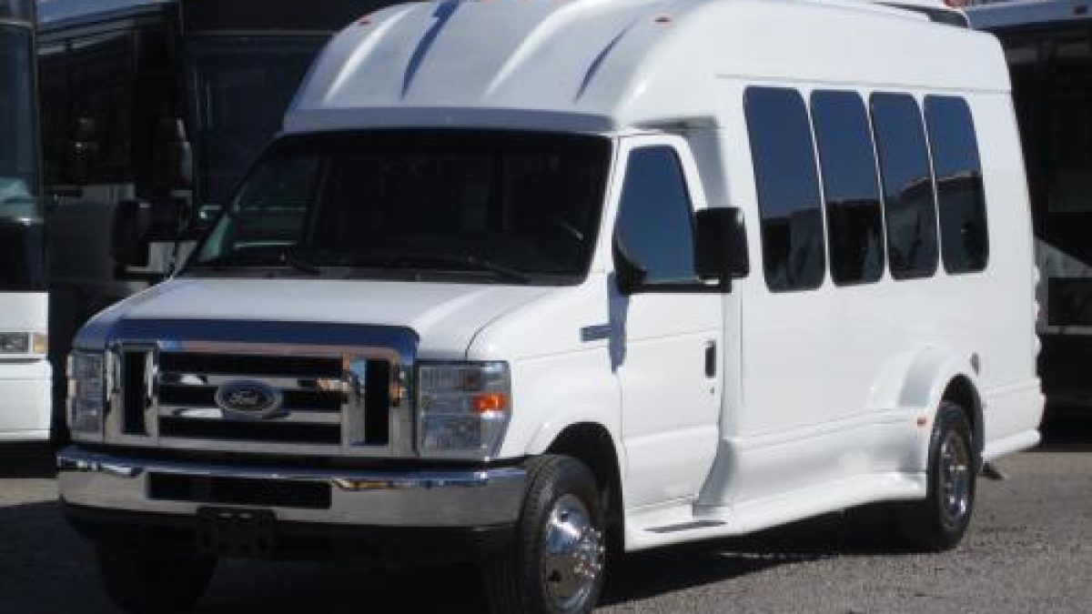 Used Shuttle Bus 09 Ford 50 Turtle Top For 14 Passengers With Rear Luggage And Only Miles S Las Vegas Bus Sales