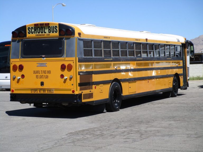 2004 Thomas Saf-T-Liner HDX School Bus B32201 - Las Vegas Bus Sales