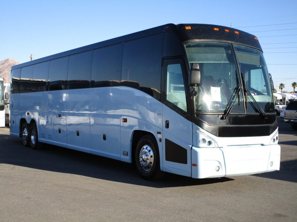 2013 MCI J4500 Lift Equipped Highway Coach C66323 - Las Vegas Bus Sales