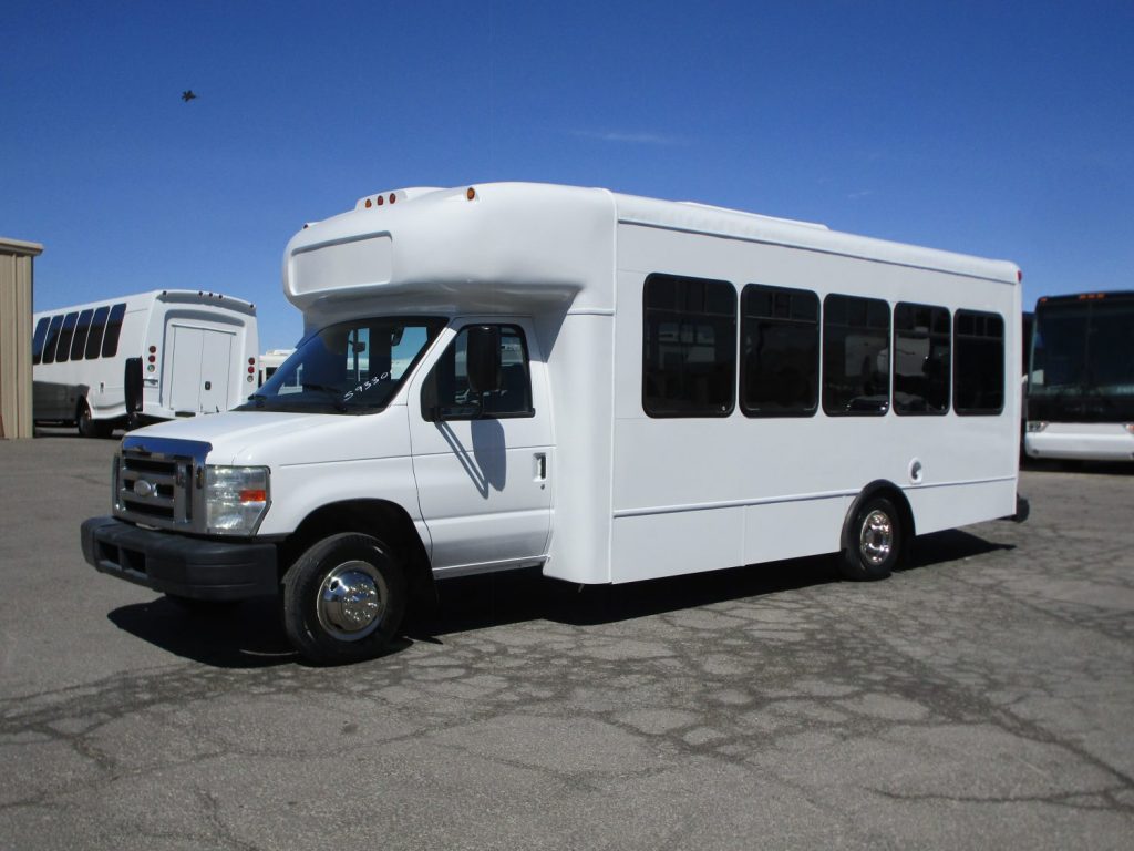 2014 Startrans Senator Lift Equipped Shuttle S93301 - Las Vegas Bus Sales