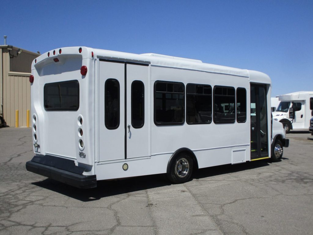 2014 Startrans Senator Lift Equipped Shuttle S93417 - Las Vegas Bus Sales