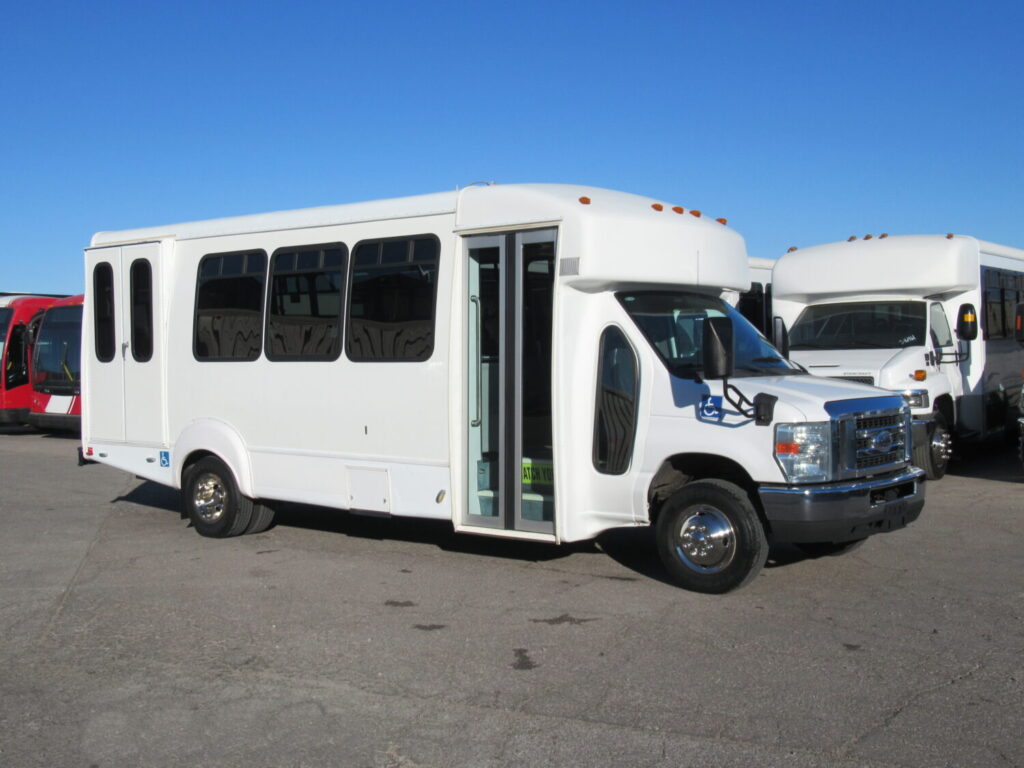 2010 Goshen Lift Equipped Shuttle Bus S69991 - Las Vegas Bus Sales