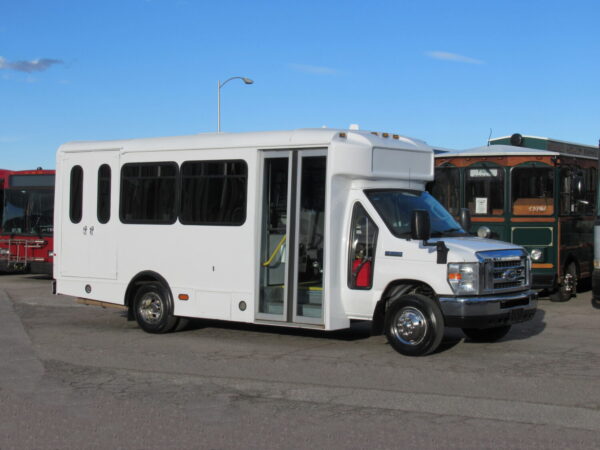 2017 Glaval Lift Equipped Shuttle S31982