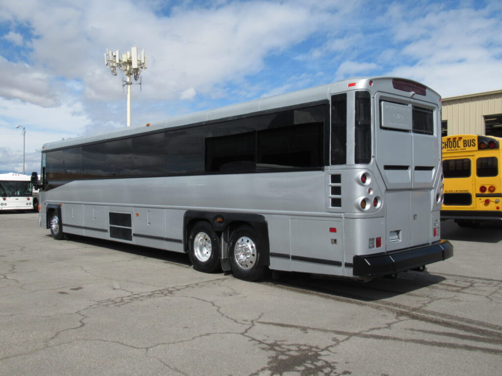 2009 MCI D4500 Lift Equipped Commuter Coach C58833 - Las Vegas Bus Sales