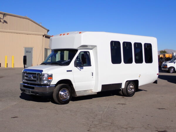 2015 Diamond Coach Shuttle Bus S02832 - Image 3