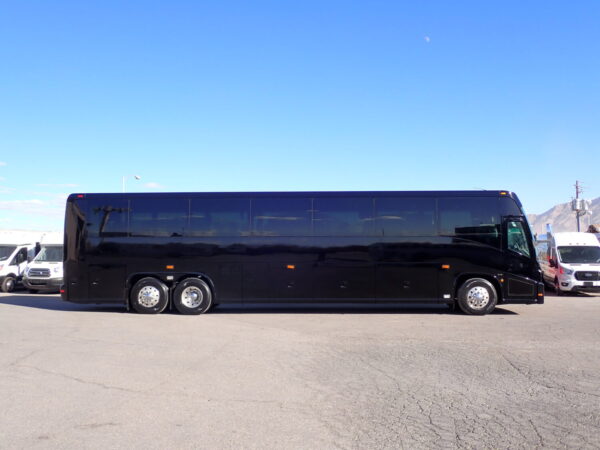 2016 MCI J4500 Highway Coach C67632 - Image 4