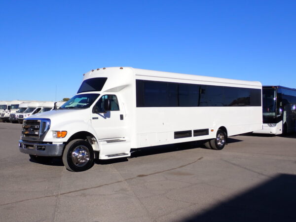 2015 Glaval Concorde II Shuttle Bus S19841 - Image 3