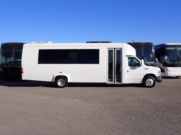 2013 KSIR 290RL Shuttle Bus S02738 - Image 4