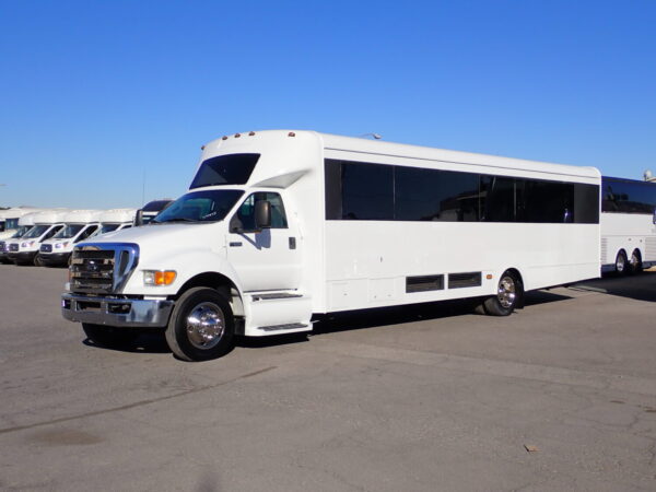 2015 Glaval Concorde II Shuttle Bus S19835 - Image 3