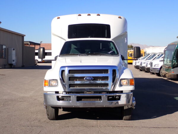 2015 Glaval Concorde II Shuttle Bus S19835 - Image 2