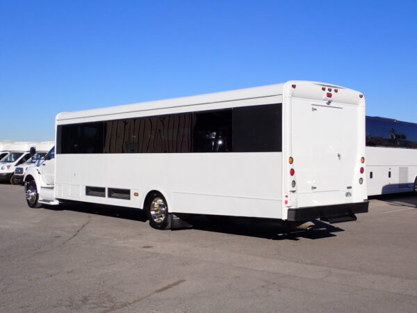 2015 Glaval Concorde II Shuttle Bus S19835 - Image 5