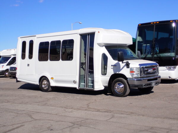 2015 Turtle Top Odyssey Lift Equipped Shuttle S17758