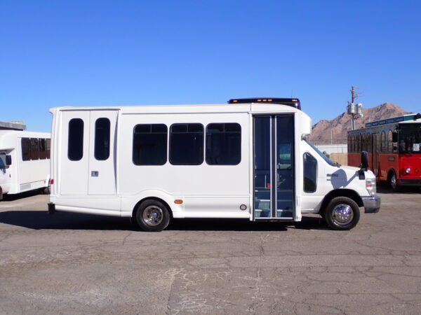 2015 Turtle Top Odyssey Lift Equipped Shuttle S17758 - Image 4