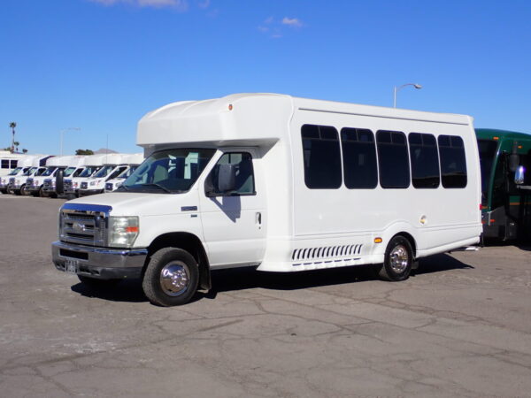 2015 Turtle Top Odyssey Lift Equipped Shuttle S17758 - Image 3