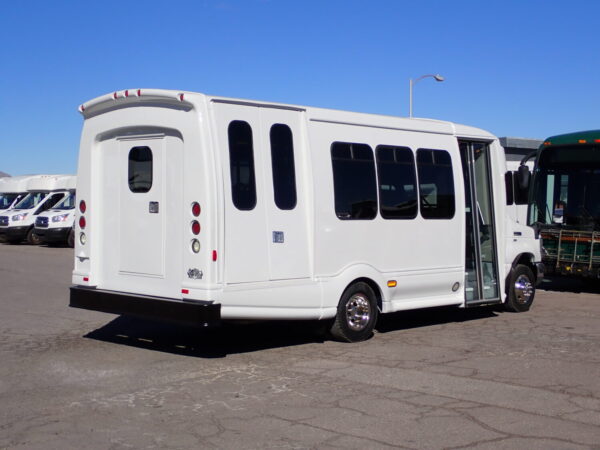 2015 Turtle Top Odyssey Lift Equipped Shuttle S17758 - Image 7