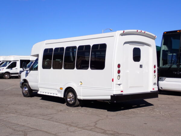 2015 Turtle Top Odyssey Lift Equipped Shuttle S17758 - Image 5