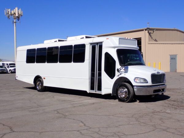 2018 Champion Defender Shuttle Bus SV5874