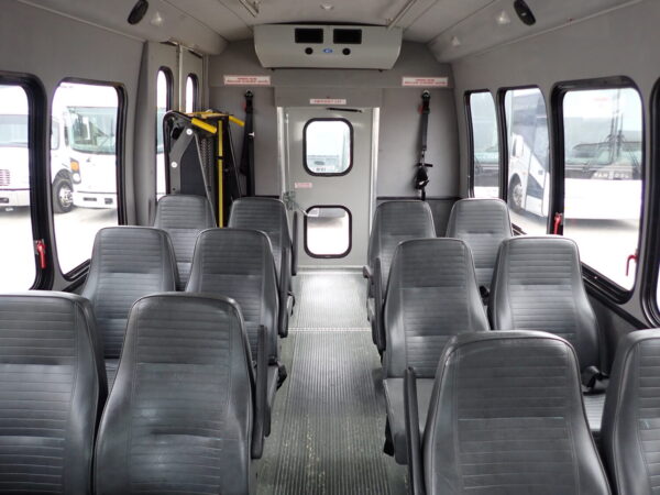 2012 Turtle Top Odyssey Lift Equipped Shuttle S83462 - Image 9