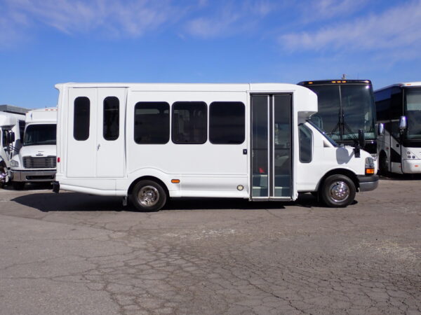 2012 Turtle Top Odyssey Lift Equipped Shuttle S83462 - Image 4