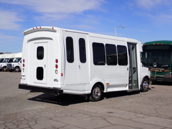 2012 Turtle Top Odyssey Lift Equipped Shuttle S83462 - Image 7