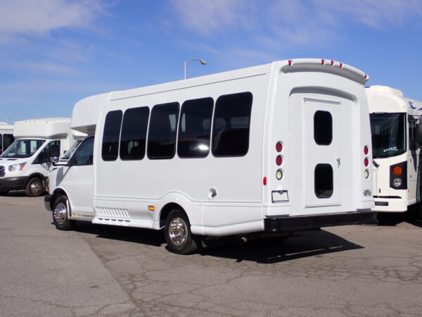 2012 Turtle Top Odyssey Lift Equipped Shuttle S83462 - Image 5